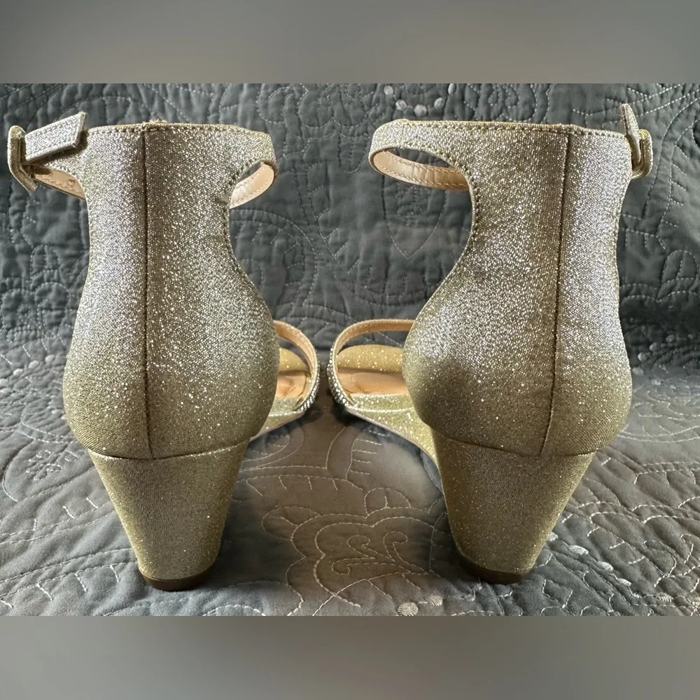 American Glamour Badgley Mischka Kristi Gold Wedge Sandals NWT Size 8